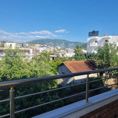 Violeta クサミル